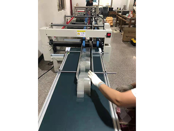 PVC全自(zi)動膠盒機(ji)