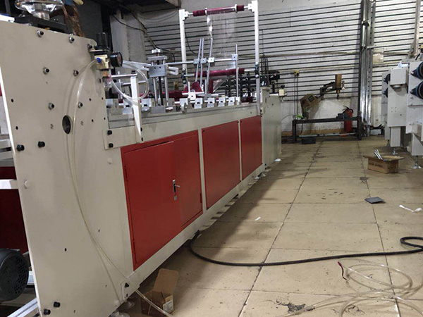 全自(zi)動膠盒(he)機