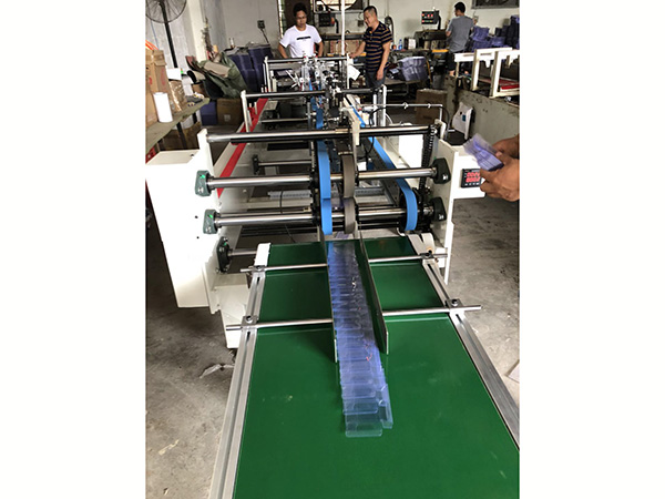 和記膠(jiao)盒機  專注(zhu)PVC  PET膠盒自動(dong)折邊刷膠(jiao)水粘貼