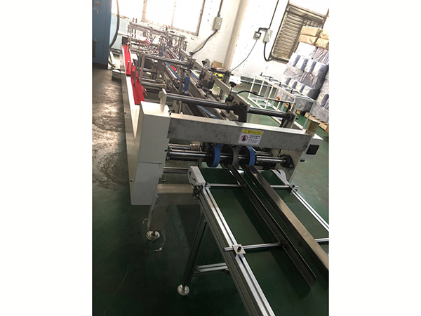 東莞現(xian)貨供應(ying)PVC膠盒機(ji)  東莞廠(chang)家批發(fa)PET全自膠(jiao)盒機塑(su)料盒自(zi)動折邊(bian)機高效(xiao)全自動(dong)PVC膠盒機(ji)