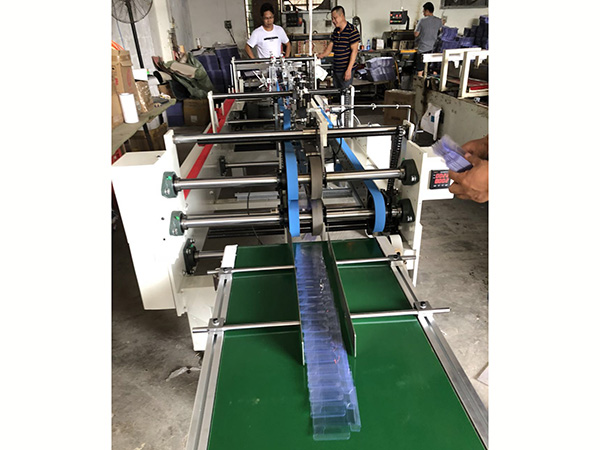 PVC,PET,PP膠盒(he)機 全自(zi)動高速(su)糊盒機(ji) 熱熔膠(jiao)粘盒機(ji)全自動(dong)PP塑料折(she)盒機 PVC糊(hu)盒機