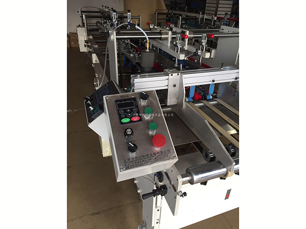 東莞和(he)記    PET膠盒機(ji)