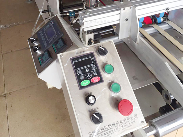 PVC全(quan)自動膠盒(he)機