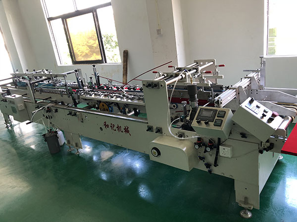 PET全自動(dong)膠盒機