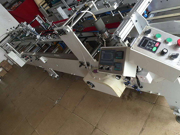 東莞全自(zi)動膠盒機(ji)