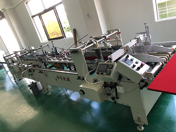 PUR自動(dong)膠盒機 全(quan)自動高速(su)糊盒機 熱(re)熔膠粘盒(he)機全自動(dong)PP塑料折盒(he)機 PVC糊盒機(ji)