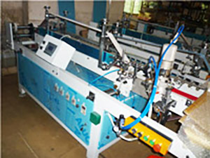 膠盒(he)折邊機的(de)分類有哪(na)幾種？