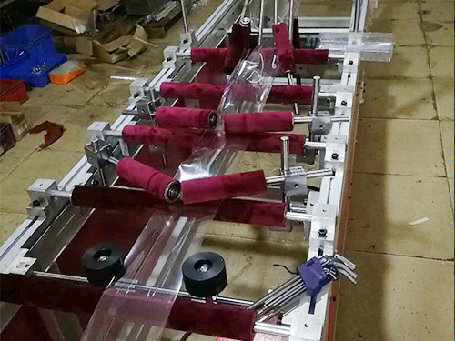 講(jiang)一講膠(jiao)盒機在(zai)操作過(guo)程中有(you)什麽步(bu)驟？