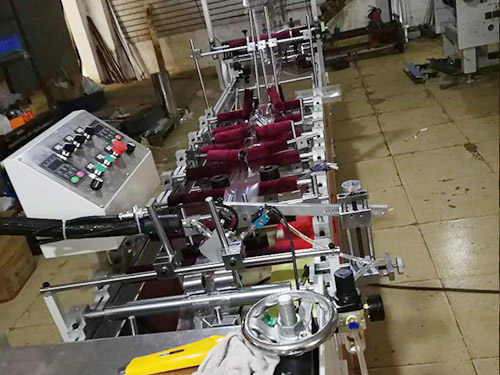 全自動(dong)膠盒機的(de)性能主要(yao)有哪幾點(dian)？