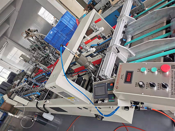 透明塑(su)料成型膠(jiao)盒機