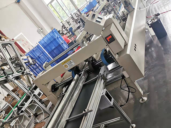 東莞和(he)記   PET膠盒(he)機