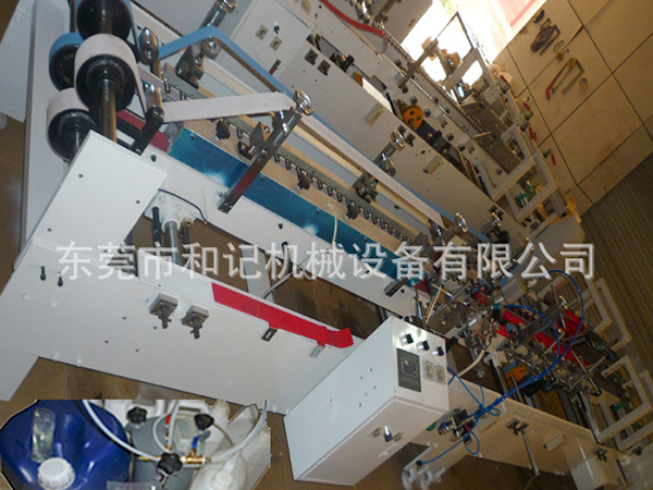 PVC全(quan)自動膠盒(he)機