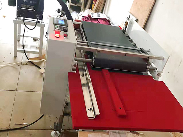 專(zhuan)業生(sheng)産PUR糊(hu)盒機(ji) 全自(zi)動糊(hu)盒機(ji) 和記(ji)全自(zi)動粘(zhan)盒機(ji)上膠(jiao)盒