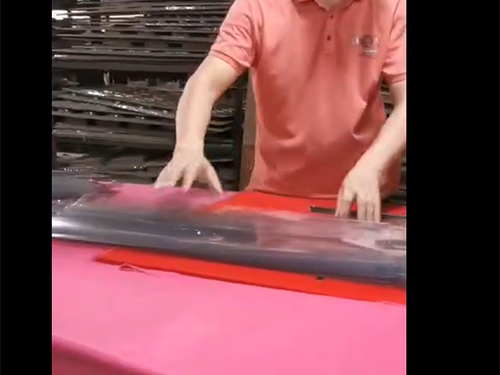 窗(chuang)簾膠盒(he)機