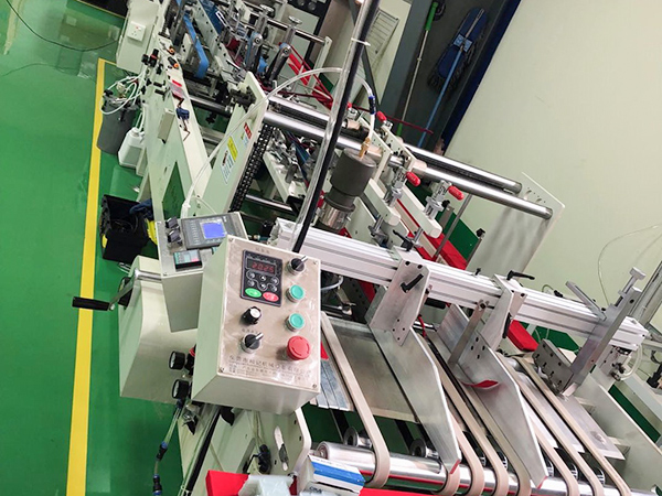 熱(re)熔膠粘盒(he)機